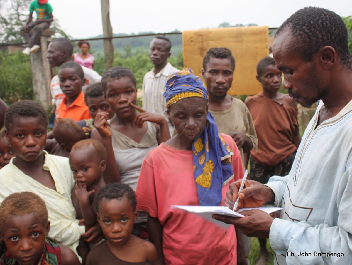 Lees meer over het artikel Haut-Uele: provinciale regering geeft humanitaire hulp aan ontheemde pygmeeën (CongoForum)