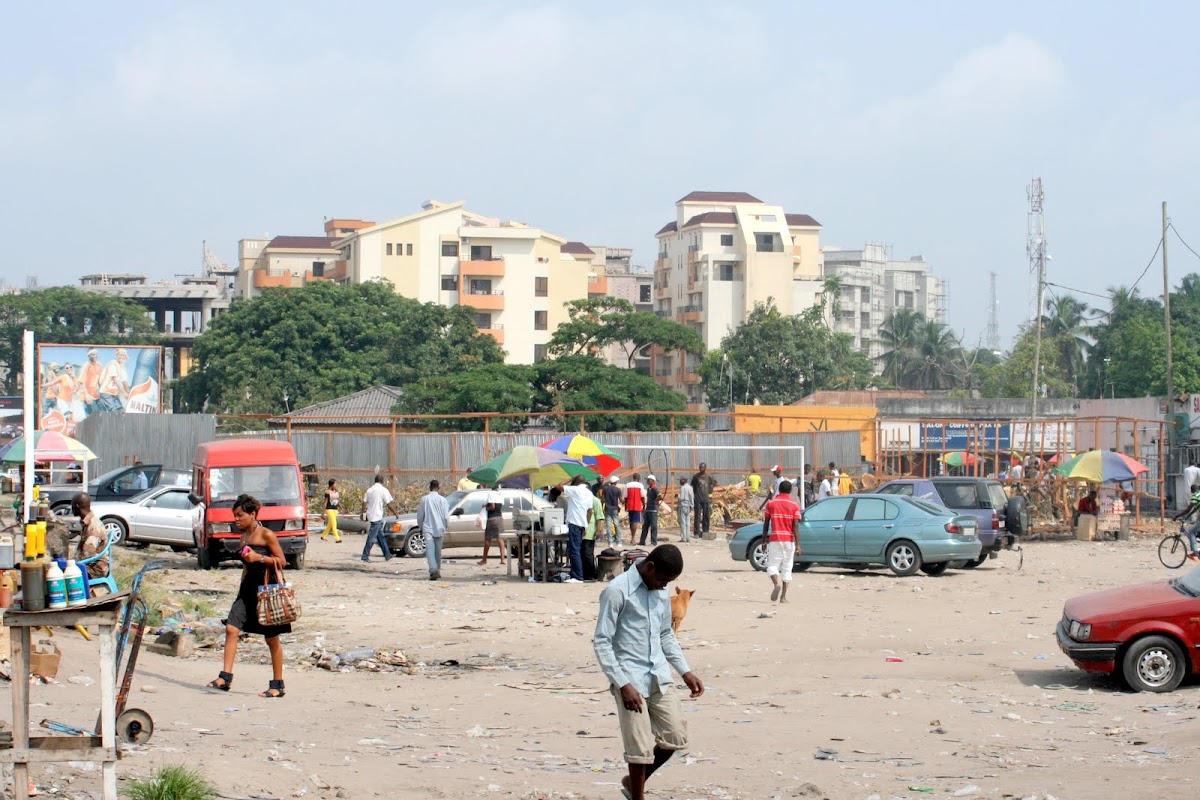 Lees meer over het artikel Vastgoedboom bedreigt amateurjeugdvoetbal in Kinshasa (CongoForum)