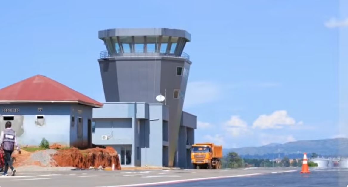 Read more about the article Réouverture de l&rsquo;aéroport de Bunia: le trafic reprend sous haute surveillance sanitaire (CongoForum)
