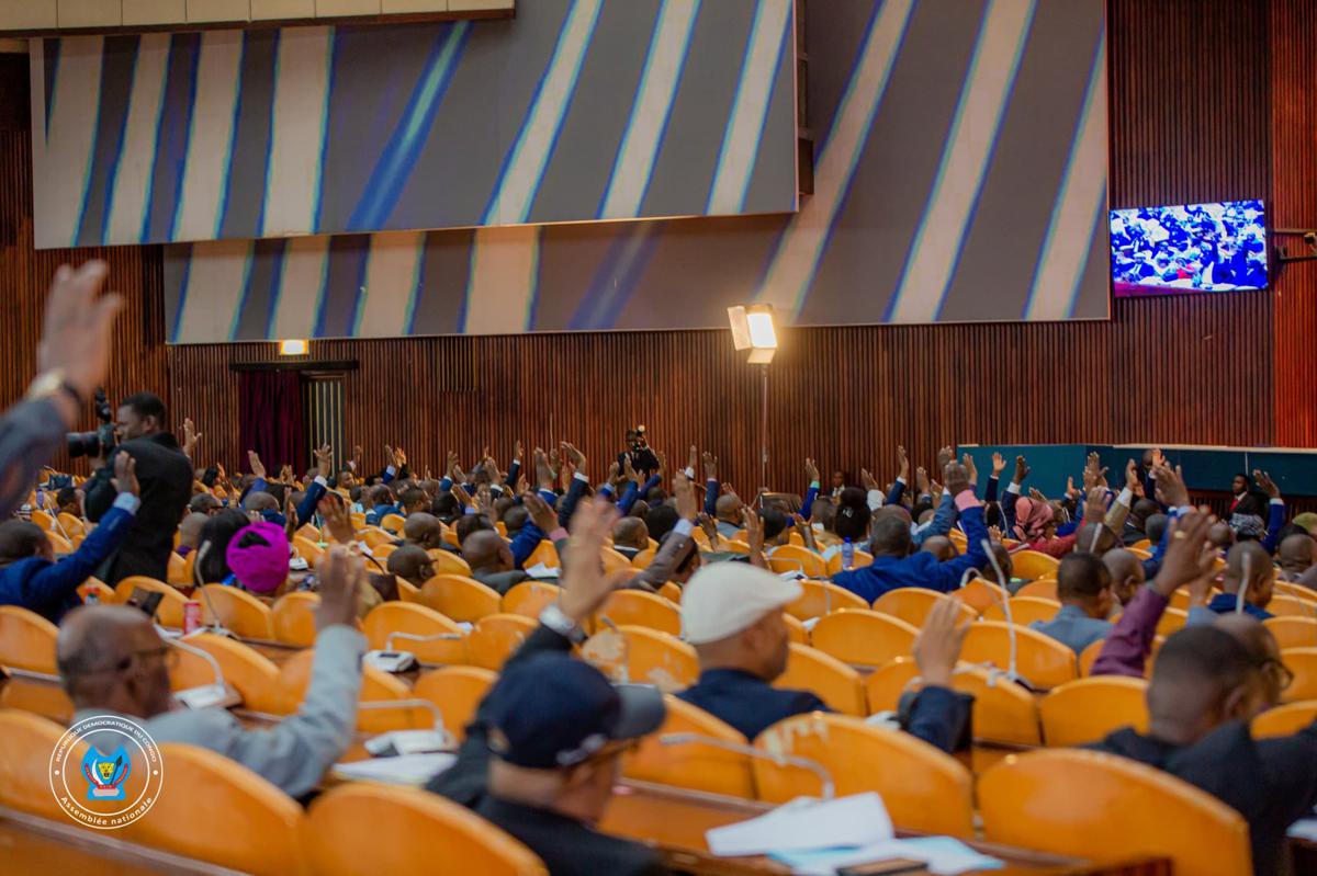 Lees meer over het artikel Nieuwe wetgeving op komst: huur moet worden betaald in Congolese franken, niet in dollars (CongoForum)