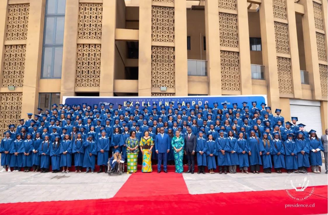 Read more about the article Éducation: Excellentia prend son envol, 185 meilleurs lauréats de l’Examen d’État reçoivent des bourses du Gouvernement (CongoForum)