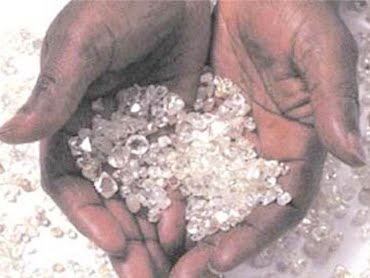 Lees meer over het artikel Oost-Kasaï: bestuur zal iedereen die in woonwijken naar diamanten zoekt voor rechter brengen (CongoForum)