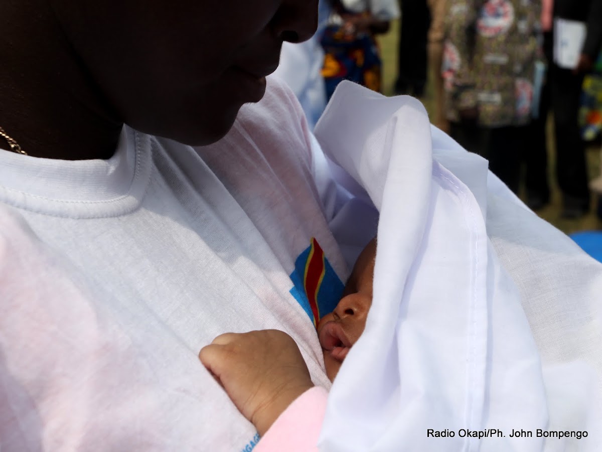 Lees meer over het artikel Ituri: sommige baby’s lopen ebola op via moedermelk (CongoForum)