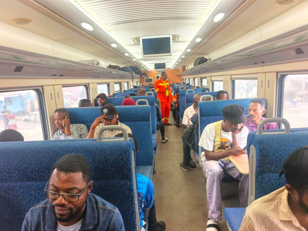 Lees meer over het artikel Stadstrein rijdt opnieuw in Kinshasa, na 15 jaar afwezigheid (CongoForum)