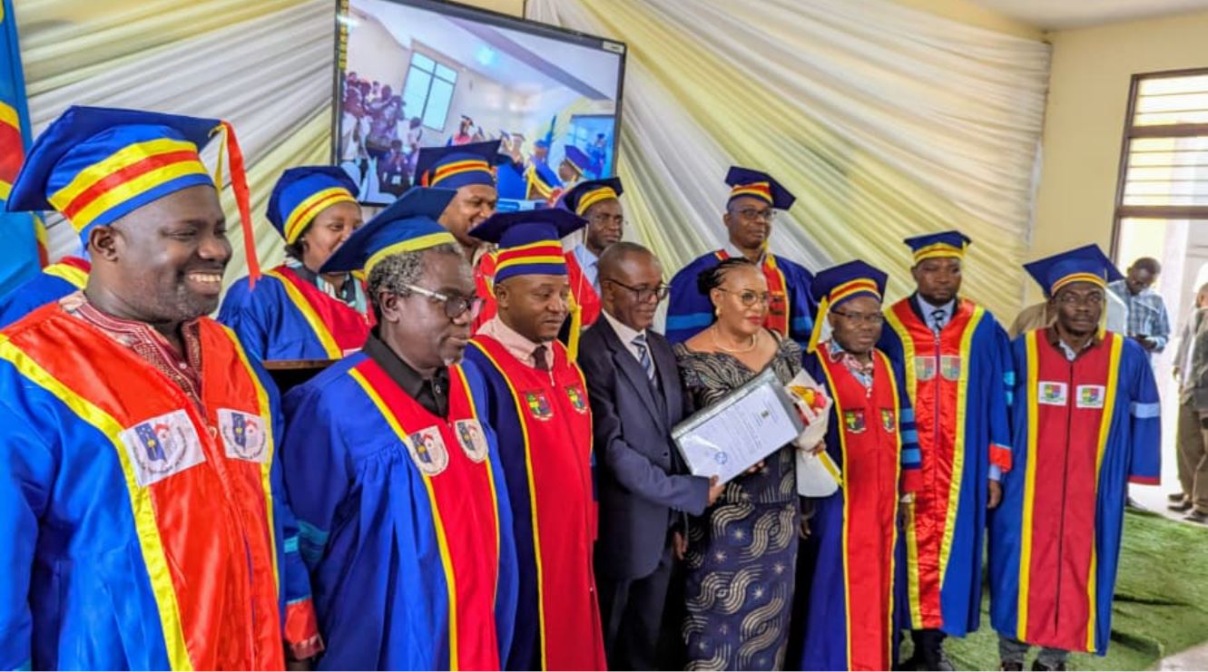 Read more about the article Santé: à Bukavu, deux thèses de doctorat apportent des pistes concrètes contre la drépanocytose, le VIH et l’hépatite B. (CongoForum)