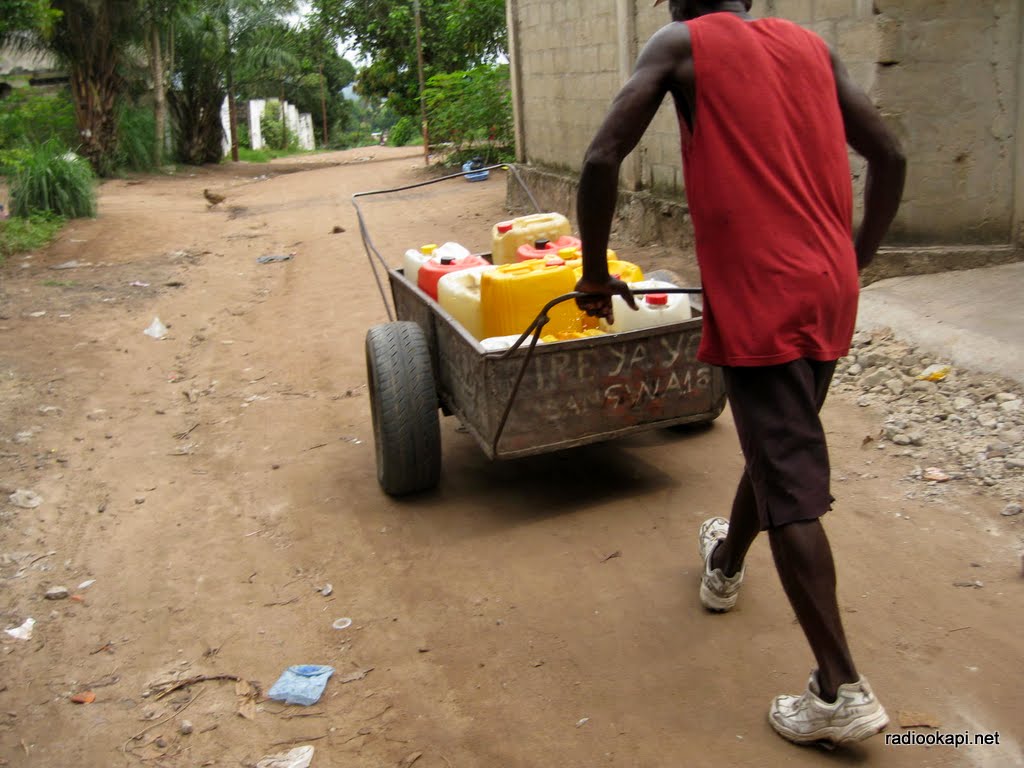 Lees meer over het artikel Gebrek aan drinkwater leidt tot lange wachtrijen in Kindu (CongoForum)