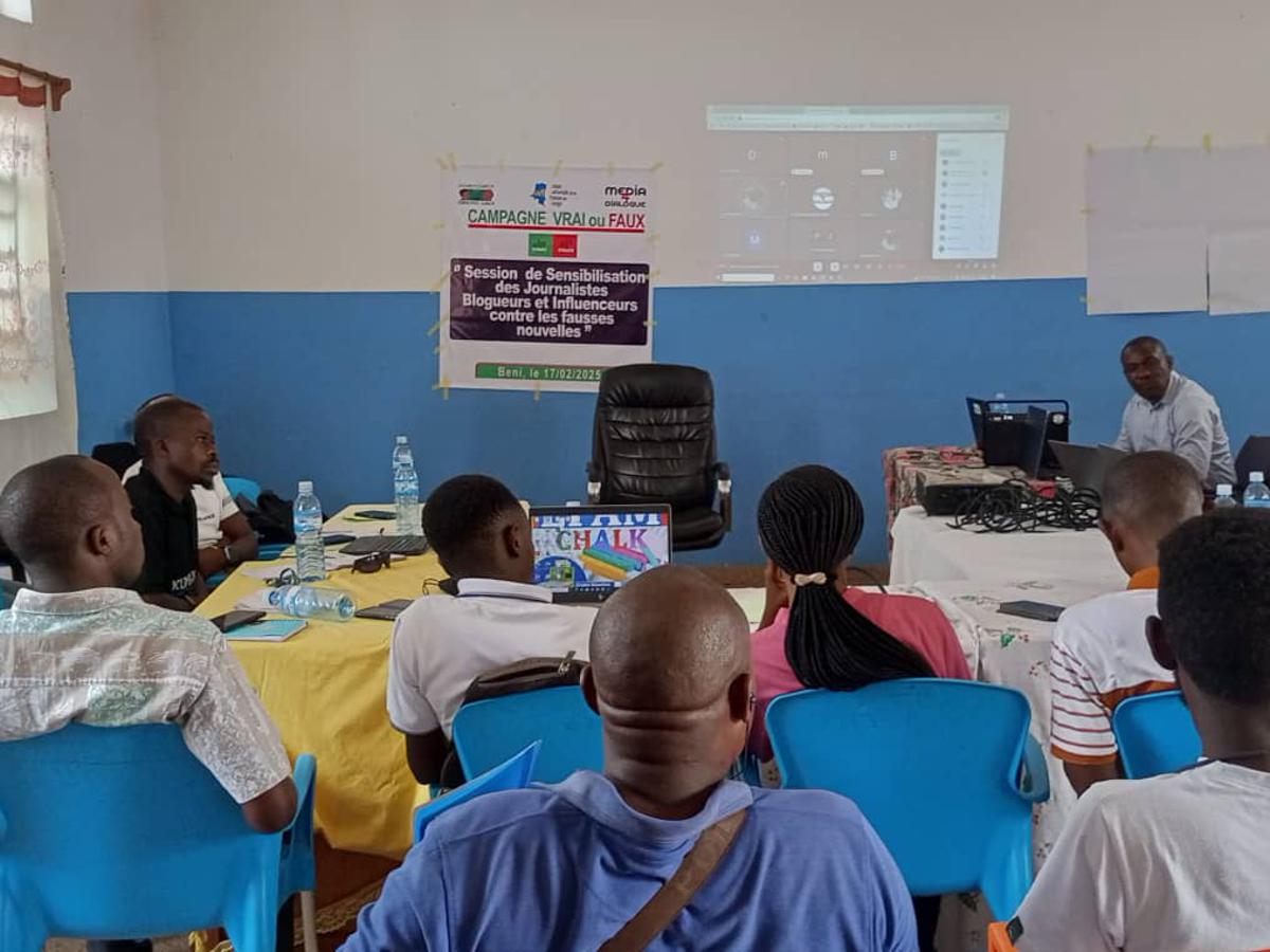 Lees meer over het artikel Desinformatie en wantrouwen hinderen strijd tegen ebola in Oost-Congo (CongoForum)