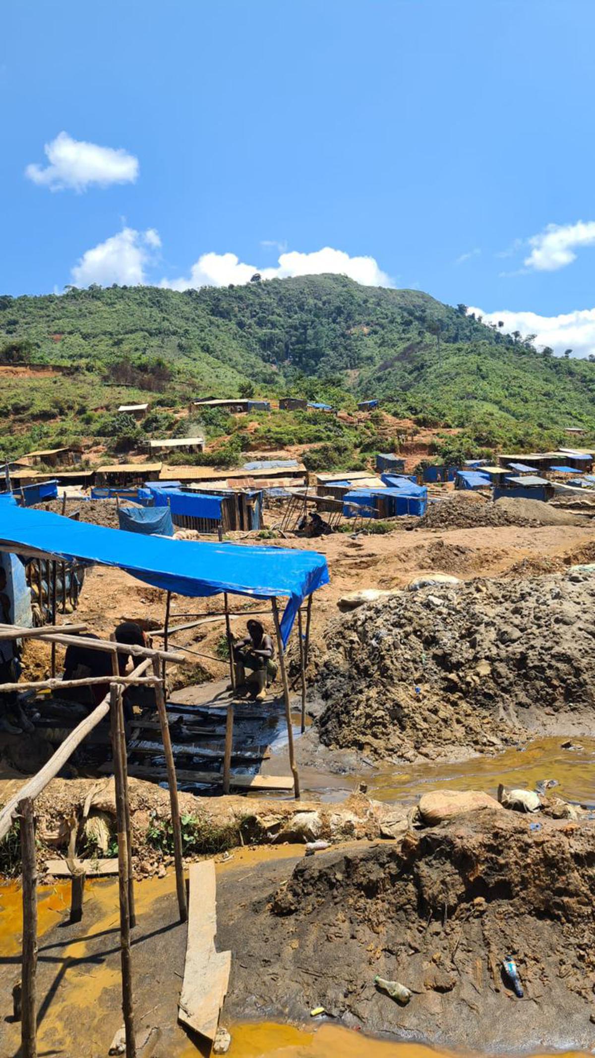 Lees meer over het artikel Rapport Amnesty: rebellen M23 schenden mensenrechten in bezette mijnen in de Kivu (CongoForum)