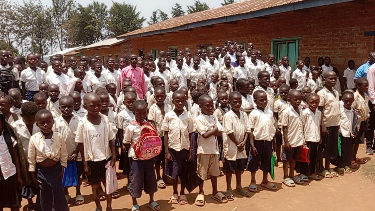 Lees meer over het artikel Congolese cultuur versterken: Denis Ngungu roept ouders op om nationale talen door te geven (CongoForum)
