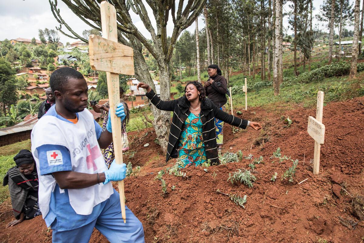 Lees meer over het artikel Ebola: dode nadat veiligheidstroepen het vuur openen tijdens begrafenis (CongoForum)