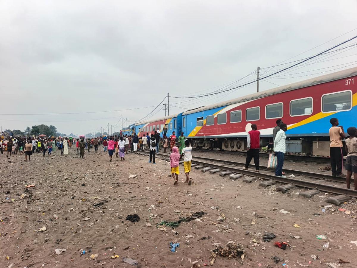 Lees meer over het artikel Kinshasa: stadstrein ontspoort in wijk in Masina (CongoForum)