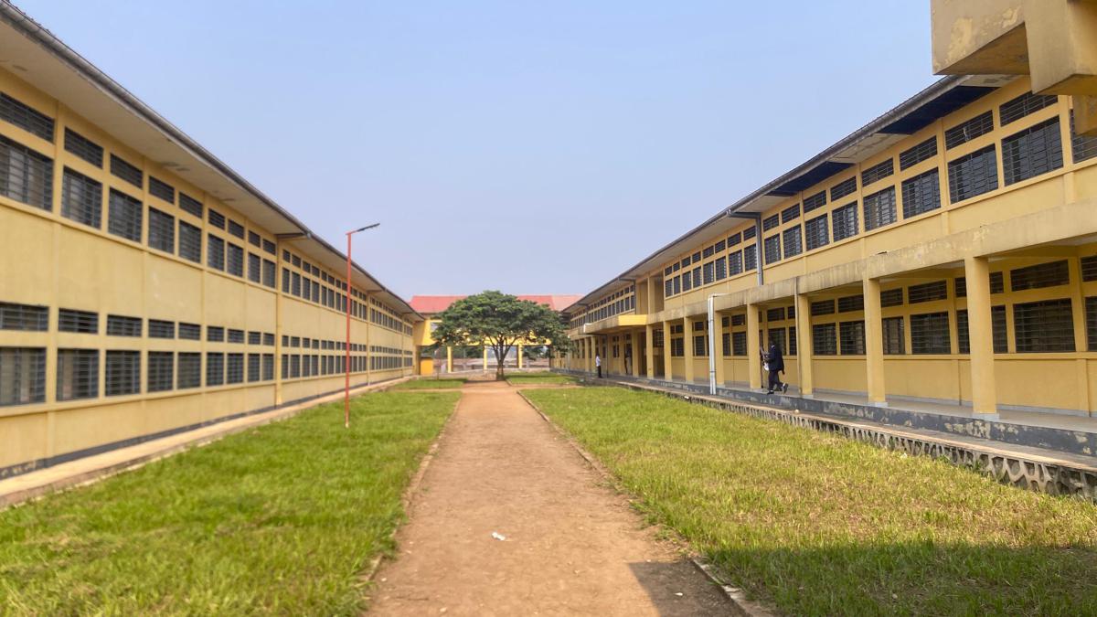 Lees meer over het artikel Scholencomplex heropent in Kananga na vijf jaar durende renovatie (CongoForum)