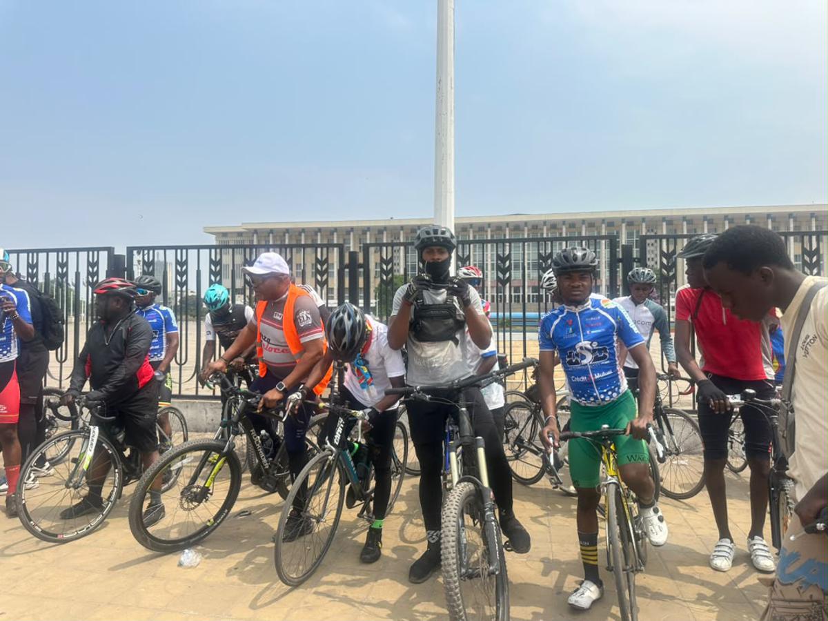 Lees meer over het artikel Wielrenners in Kinshasa brengen hulde aan overleden Miguel Masaisai (CongoForum)
