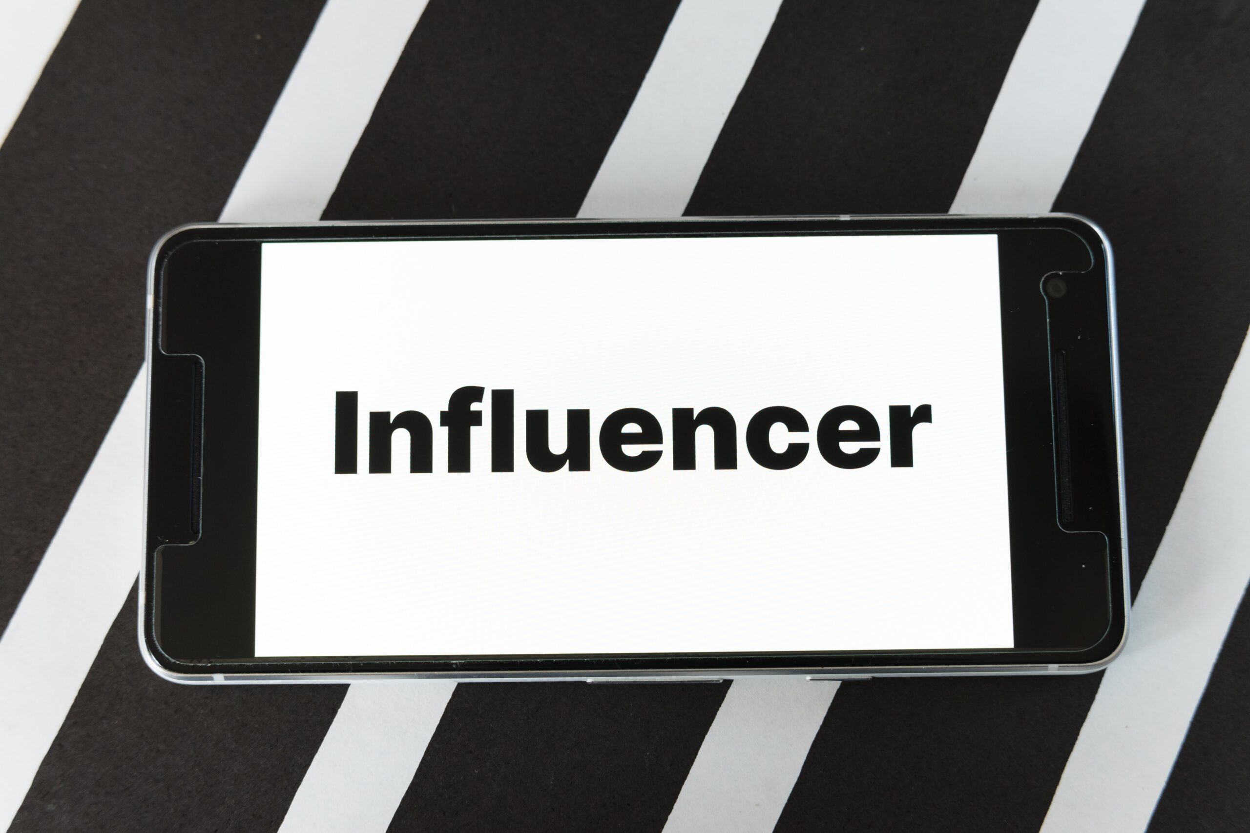 Lees meer over het artikel Congo krijgt omstreden influencer Denise Mukendi te pakken, meer arrestaties op komst (CongoForum)