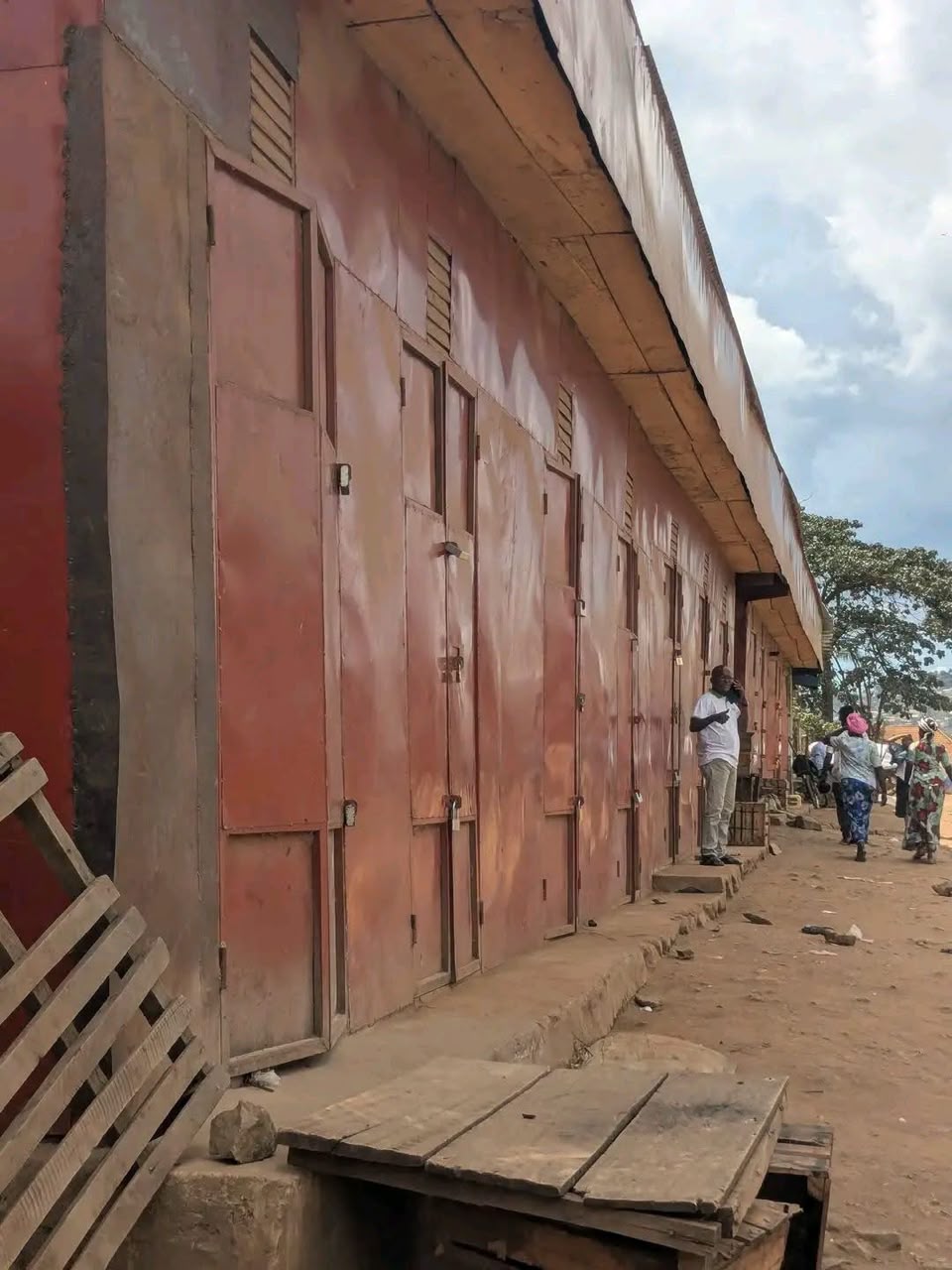 Read more about the article Nord-Kivu: paralysie des activités commerciales à Beni à cause d’une grève des opérateurs économiques (CongoForum)