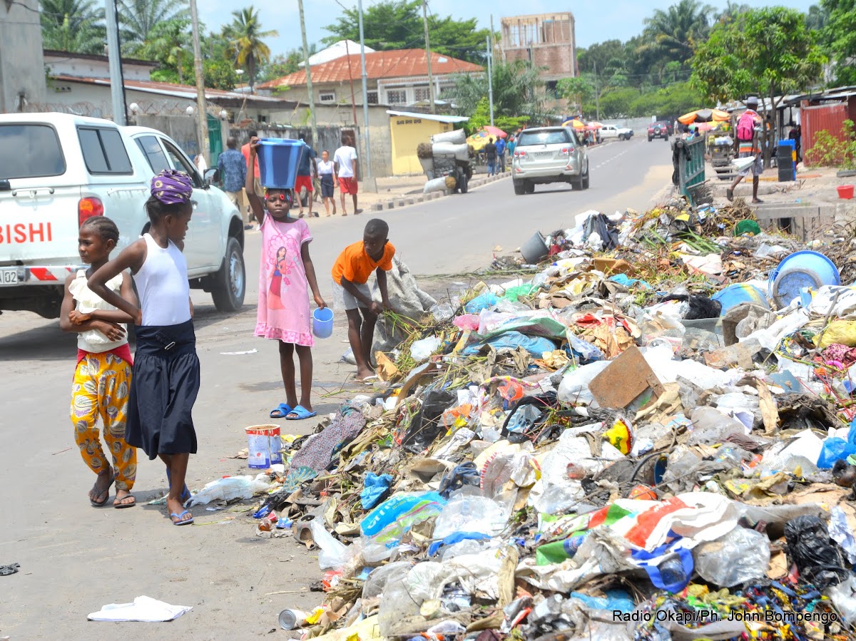 Lees meer over het artikel Kinshasa bouwt meer dan 400 afvalsites wegens groeiend afvalprobleem (CongoForum)