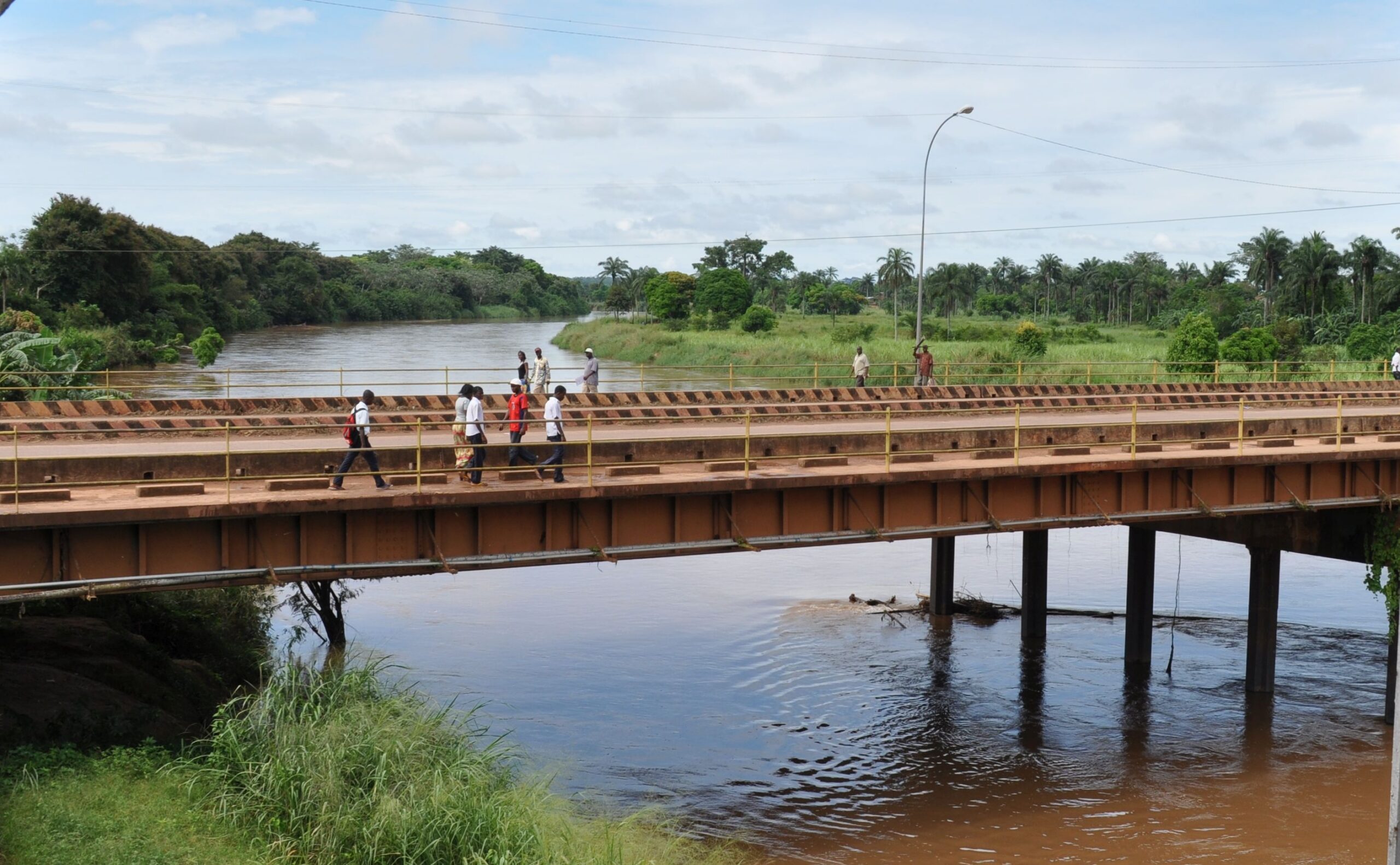 Lees meer over het artikel Centraal-Kongo: modern goederenvervoer wordt mogelijk via rivier Inkisi (CongoForum)