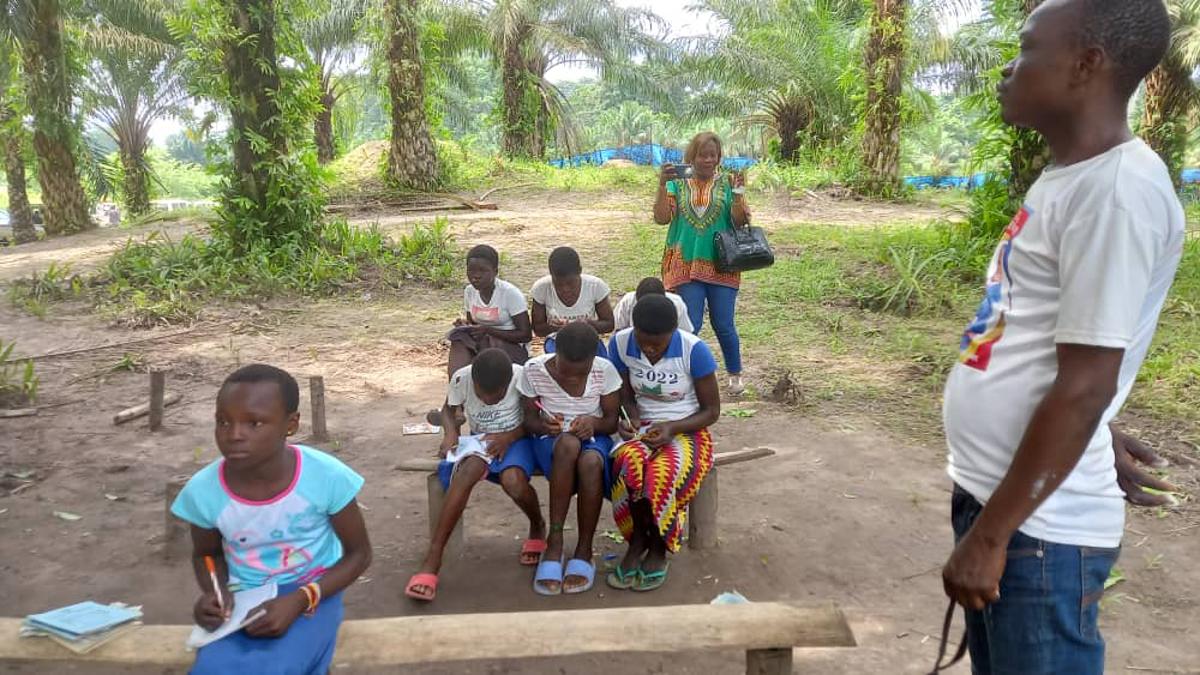 Lees meer over het artikel Gebrek aan klaslokalen houdt kinderen weg van school in Rutshuru (CongoForum)